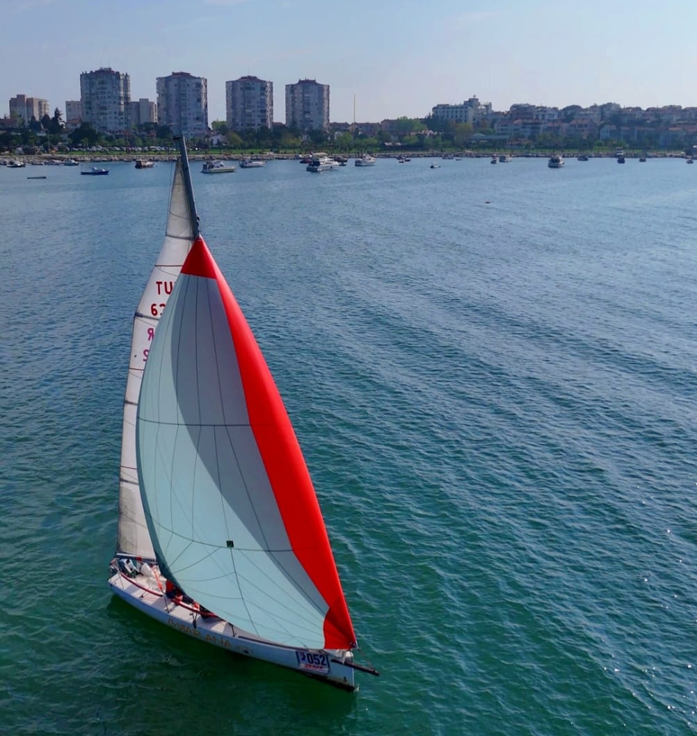 Sailing course in action